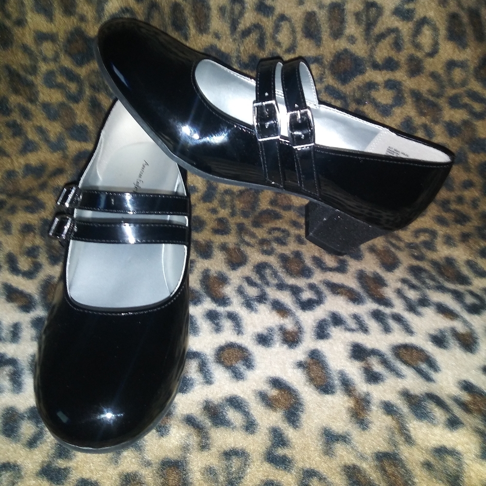 Black dress shoes